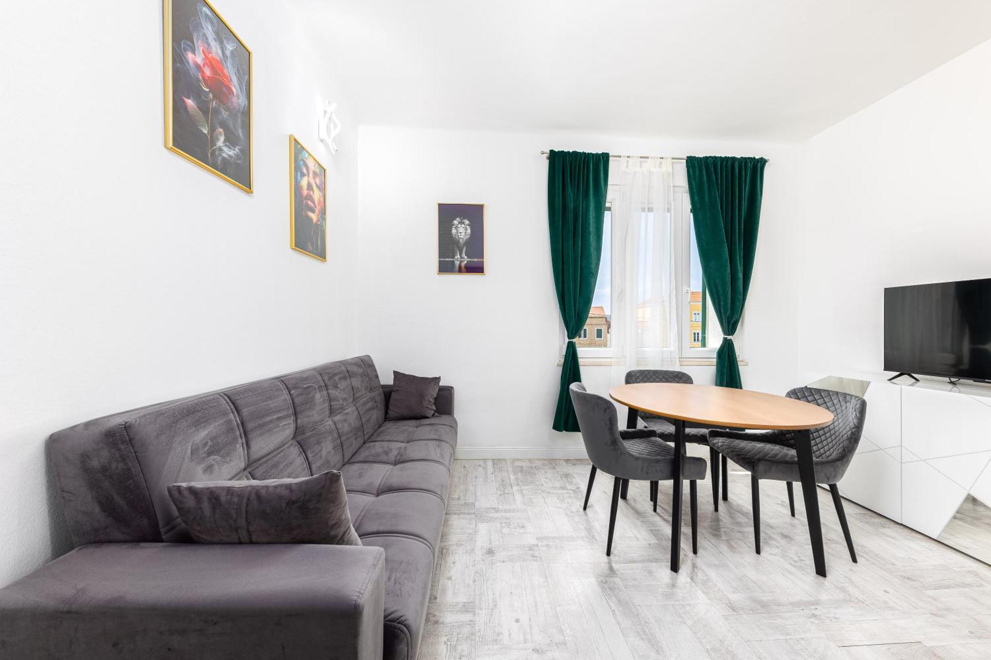 Apartament Lions *